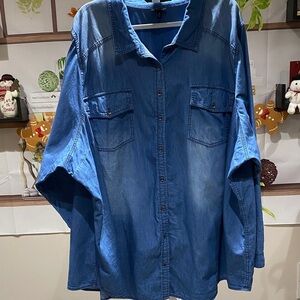Torrid Women's Blue Button Down Shirt size 6. Ptp is 33.